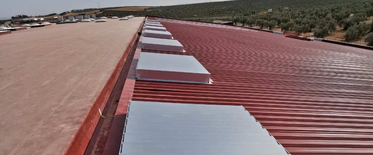 Sistemas de evacuación de humos mediante exutorios de distintos tipos