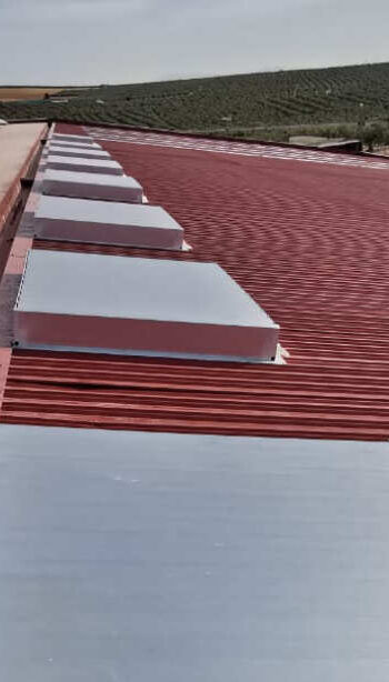 Sistemas de evacuación de humos mediante exutorios de distintos tipos