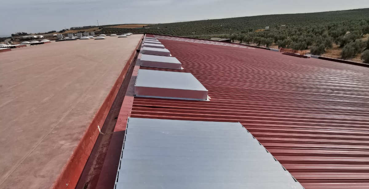 Sistemas de evacuación de humos mediante exutorios de distintos tipos