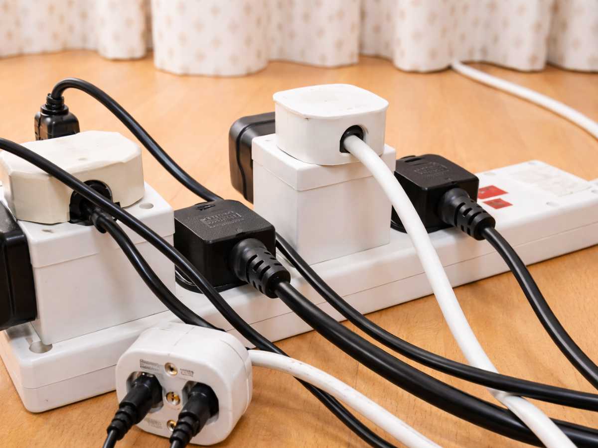 Imagen ilustrativa de malas prácticas en el hogar que conllevan a los incendios más comunes en casa